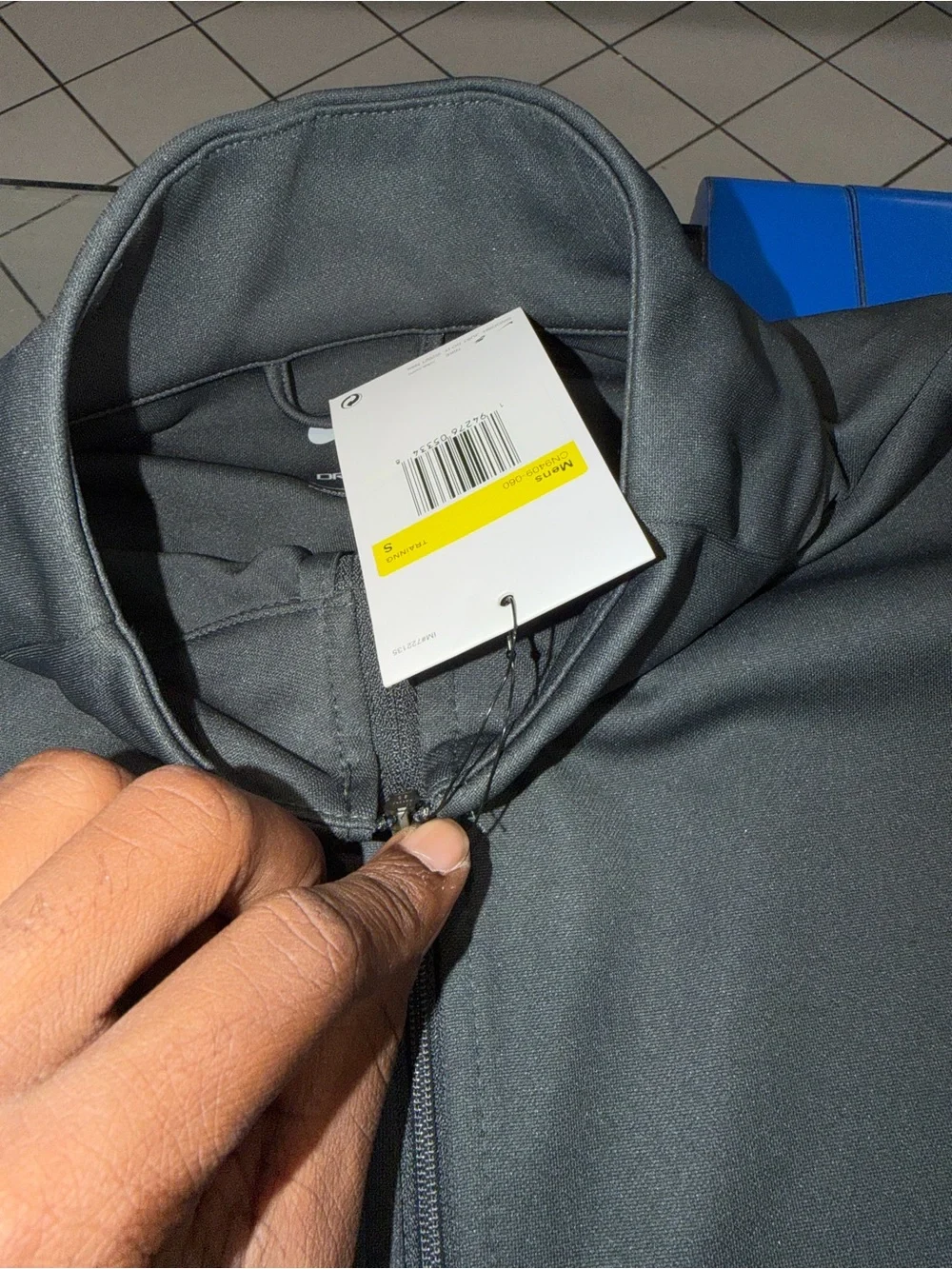 Nike Black Full-Zip Jacket with Subtle Swoosh